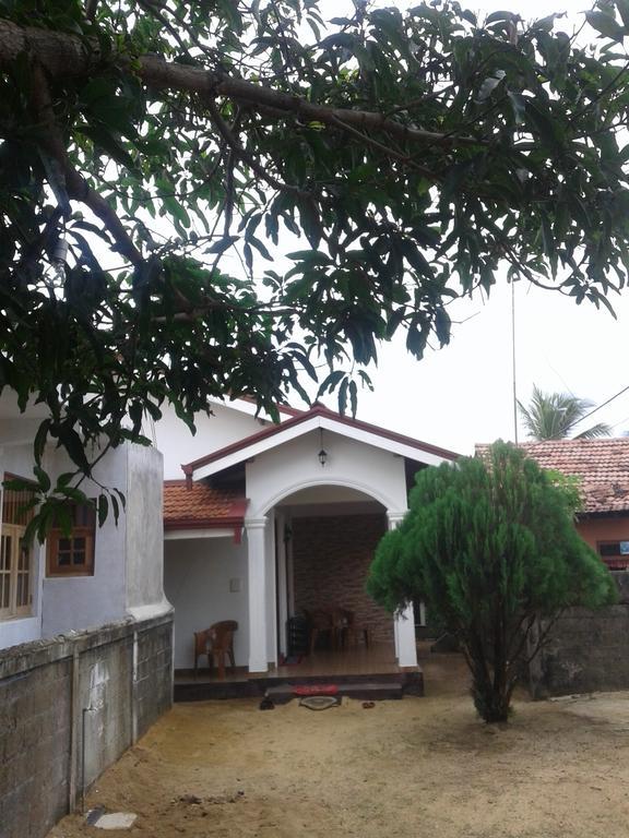Aurora - Negombo Budget Hostel Esterno foto