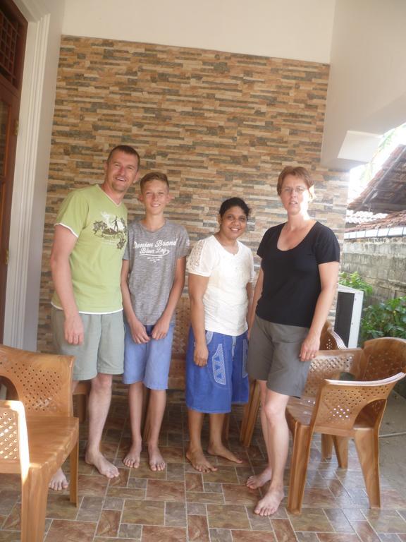 Aurora - Negombo Budget Hostel Esterno foto